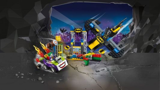 LEGO® Juniors Joker™ útočí na Batcave