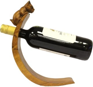 Dárek pro vinaře – designový dřevěný stojan na lahev