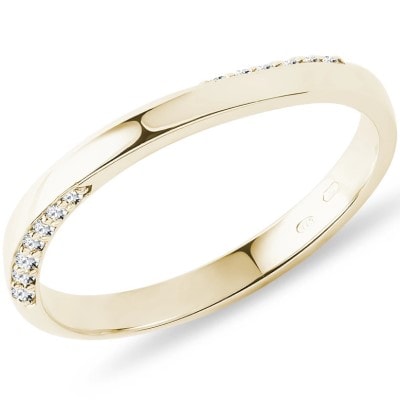 Dámský snubní prsten s diamanty