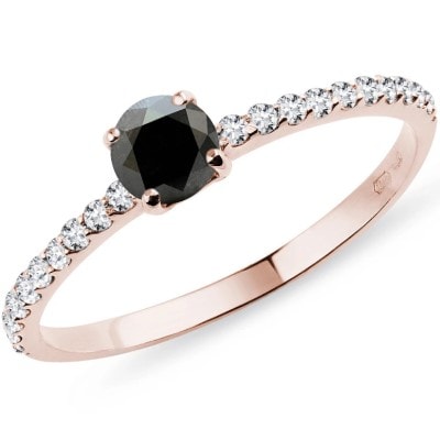 Zásnubní prstýnek s černým diamantem v růžovém zlatě