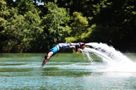 Flyboarding aneb adrenalinový zážitek pro milovníky vody