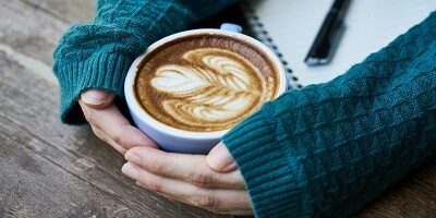 Dárky pro milovníky kávy – 12 tipů na dárky pro kafaře