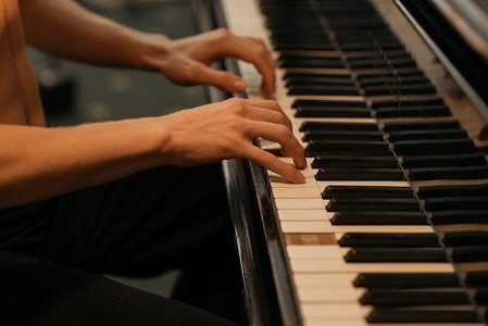 Hra na klavír - dárky 18. narozeniny